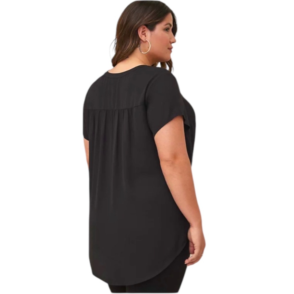 **SOLD**NWT 💕 Torrid Plus Short Sleeve Georgette Flutter Sleeve Pullover Blouse - Picture 4 of 6